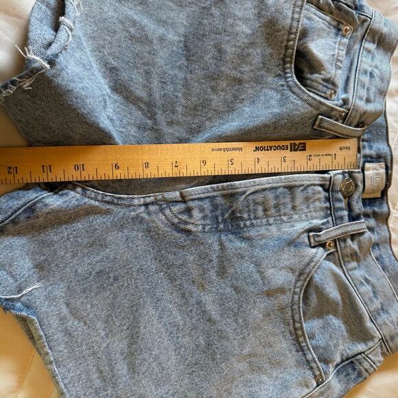 Z Supply Everyday Mid Rise Classic Wash  Button Fly Denim Shorts Woman’s Size 26 - Picture 7 of 11